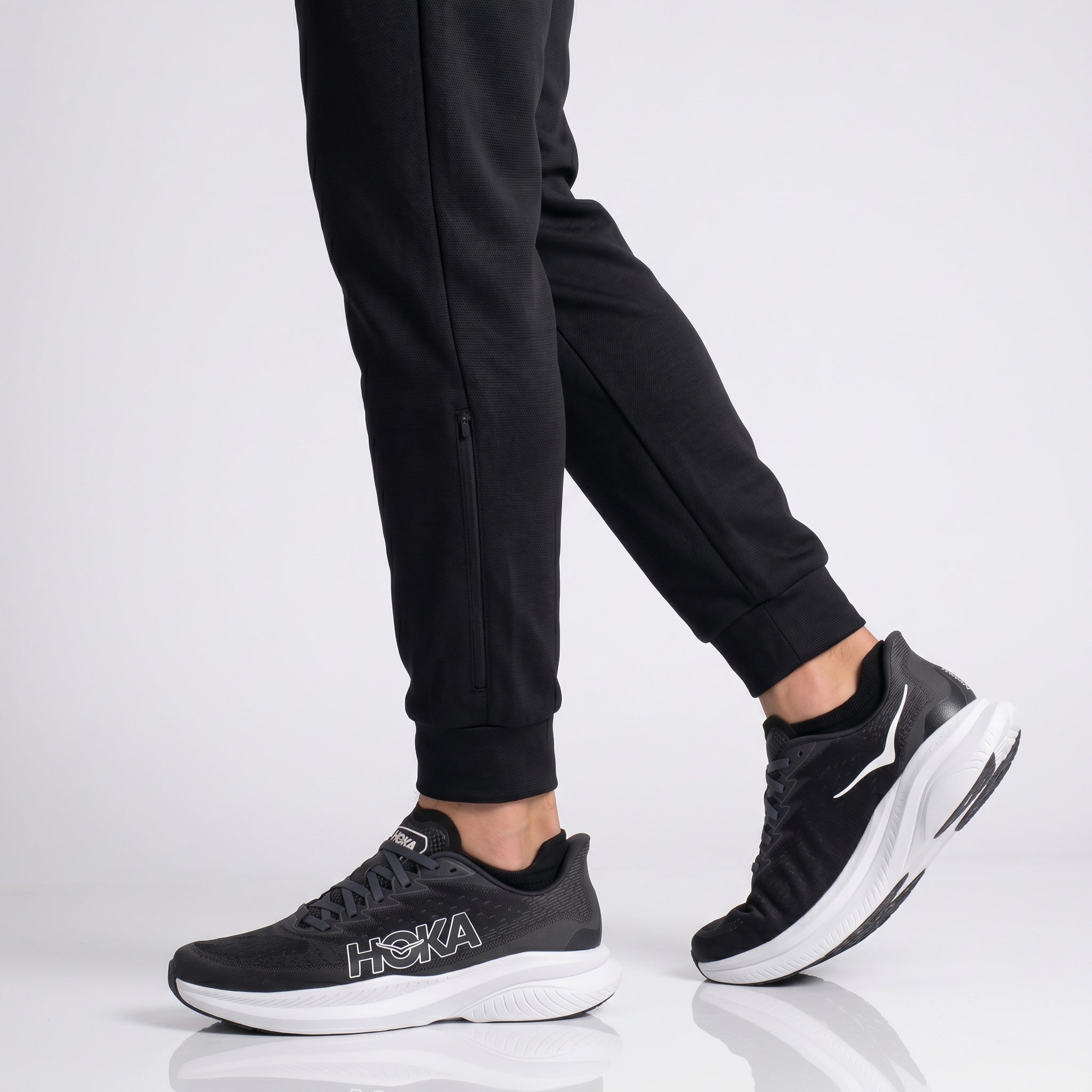 メイモンズ HOKA One One MACH 6 - Men's Running Shoes Black 1147790-BWHT