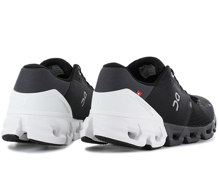 ON Running Cloudflyer 4 - Zapatillas para correr premium para hombre Negro 71.98677