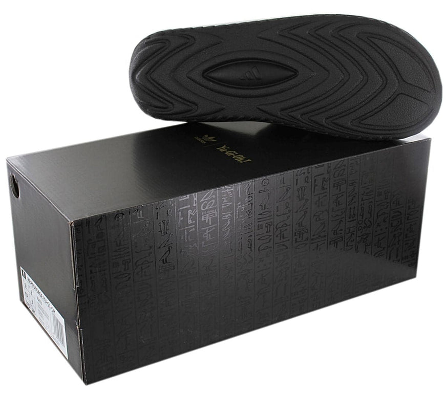 Adidas x YU-GI-OH - Reptossage Slides - Sandales Sandales de bain Chaussures de bain Noir HQ4276