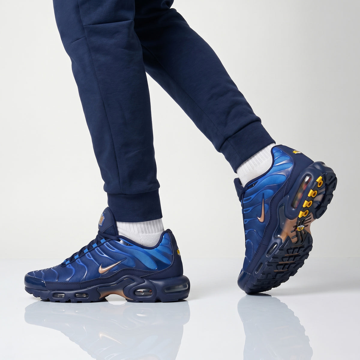 Nike Air Max Plus French Football Federation. SIZE 9 - IQ0170-400 Cup Ready: Nike Adds Blue Gradient and Gold Accents to the  main image 3